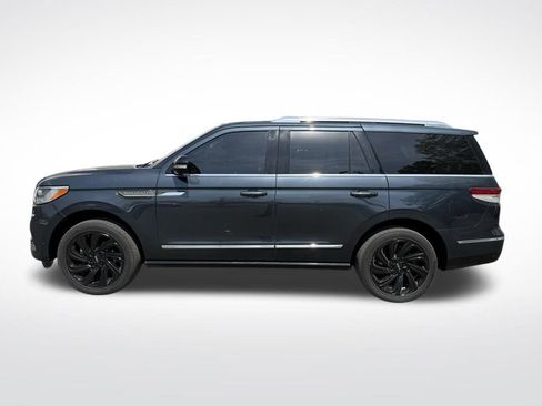 Used 2022 Lincoln Navigator Reserve image 3