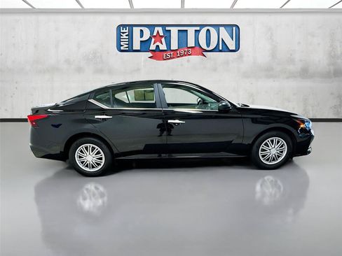 Used 2025 Nissan Altima 2.5 S FWD image 8