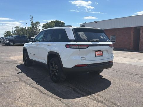 Used 2023 Jeep Grand Cherokee Altitude AWD/4WD image 2