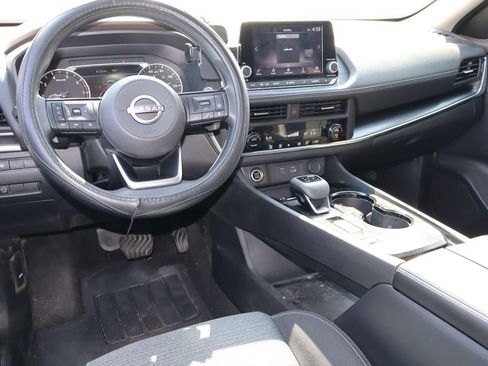 Used 2023 Nissan Rogue SV FWD image 4