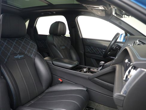 Certified 2021 Bentley Bentayga image 28