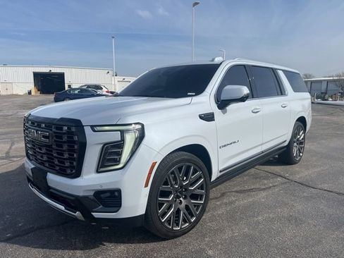 Used 2026 GMC Yukon XL Denali Ultimate image 3