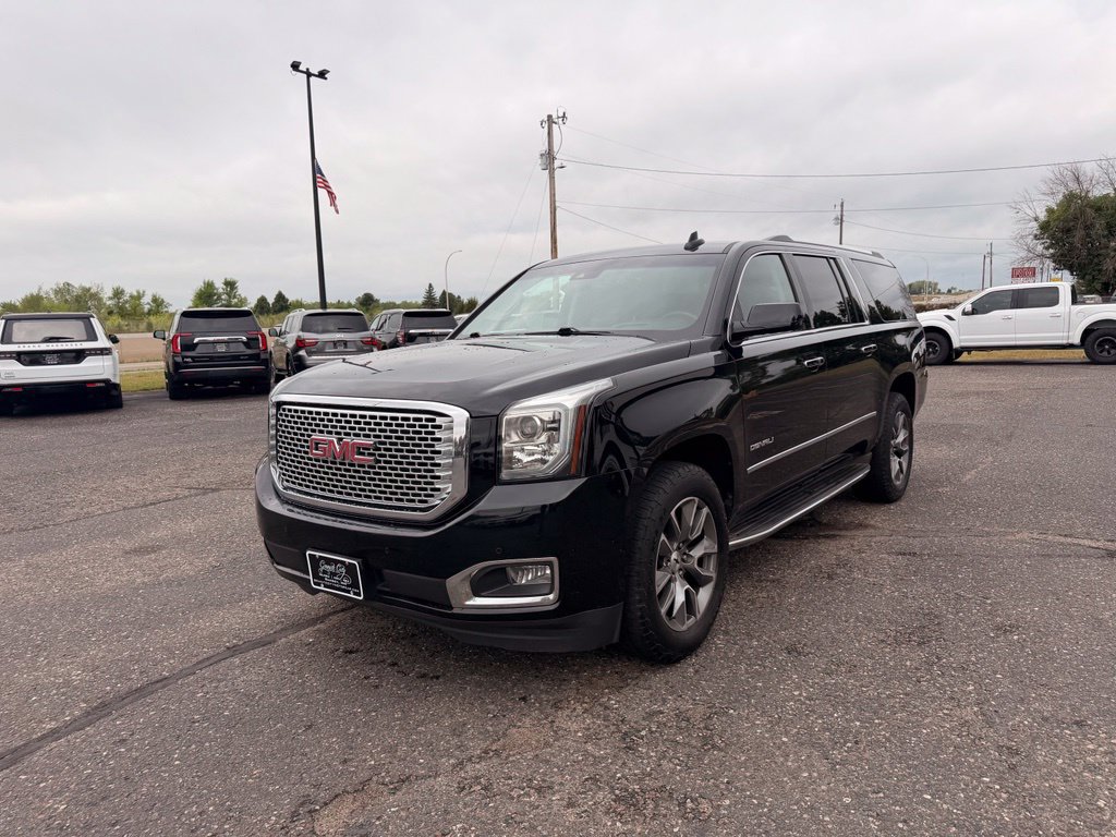 Used 2017 GMC Yukon XL Denali w/ Open Road Package AWD/4WD image 11