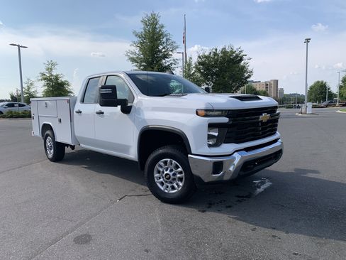 Used 2024 Chevrolet Silverado 2500 W/T w/ WT Convenience Package AWD/4WD image 2