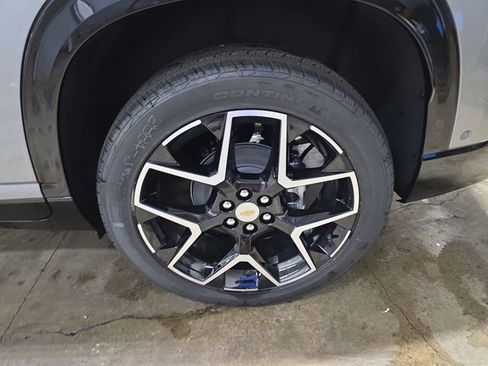 New 2026 Chevrolet Traverse High Country w/ LPO, Floor Liner Package AWD/4WD image 36