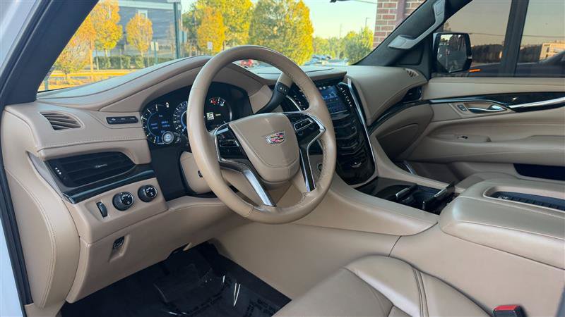 Used 2020 Cadillac Escalade Platinum AWD/4WD image 31