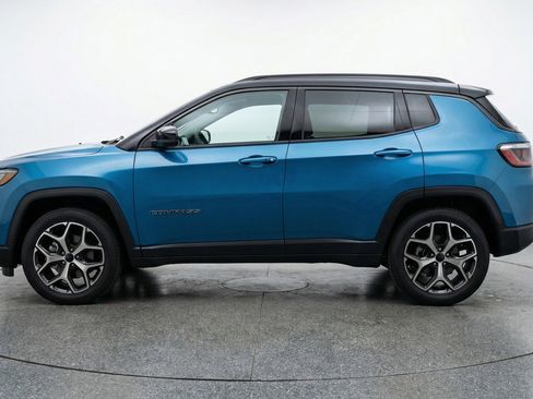 Used 2025 Jeep Compass Limited image 5