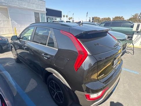 Used 2025 Kia Niro EX FWD image 5