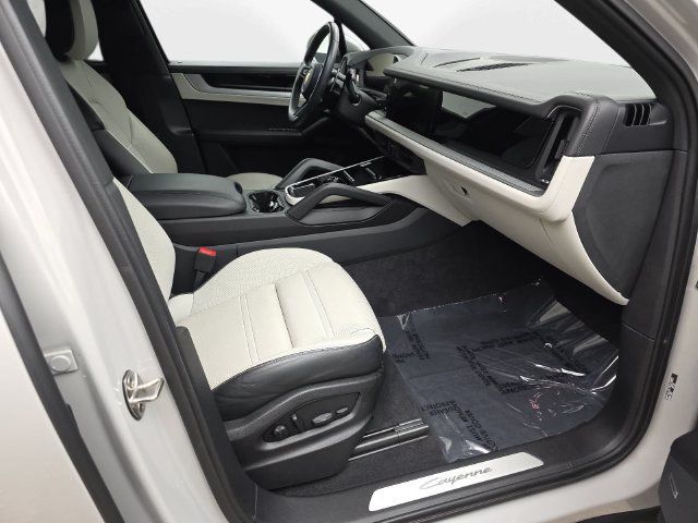 Used 2024 Porsche Cayenne AWD/4WD image 34