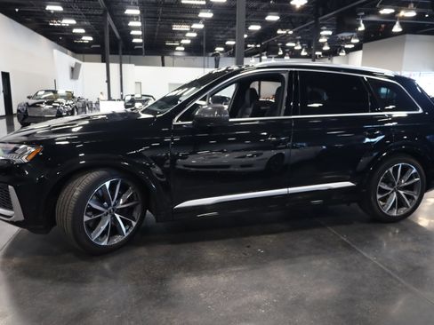 Used 2023 Audi SQ7 Prestige image 9