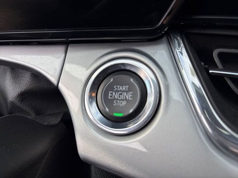 Used 2025 Chevrolet Trax LT image 12