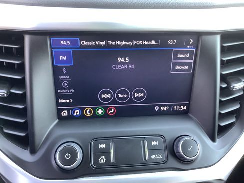 Used 2023 GMC Acadia SLE image 15