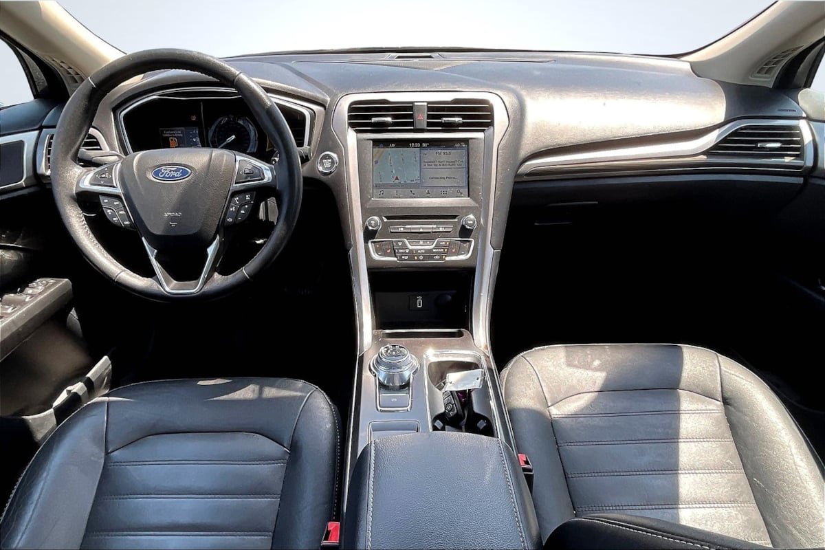 Used 2018 Ford Fusion SE w/ Fusion SE Technology Package FWD image 16