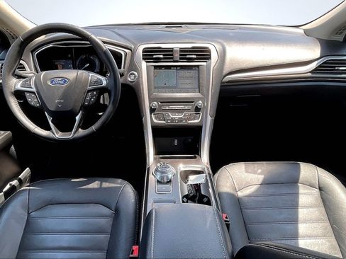 Used 2018 Ford Fusion SE w/ Fusion SE Technology Package FWD image 16
