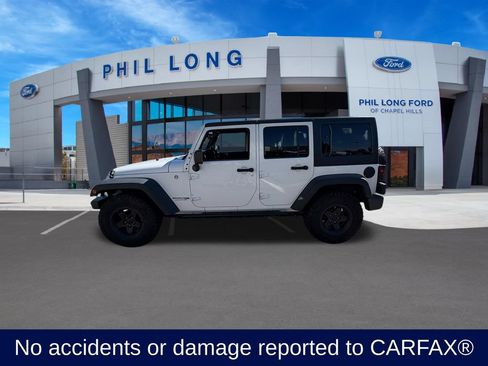 Used 2018 Jeep Wrangler Unlimited Rubicon w/ Connectivity Group AWD/4WD image 2