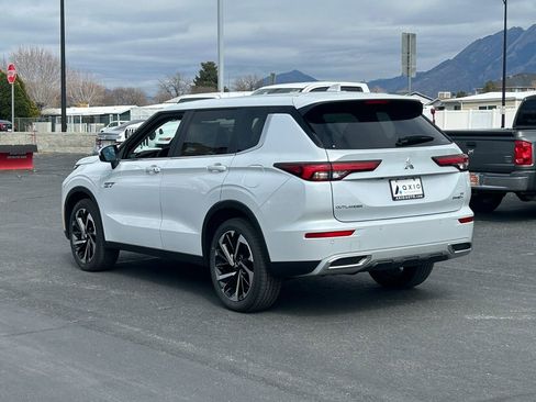 Used 2025 Mitsubishi Outlander image 7