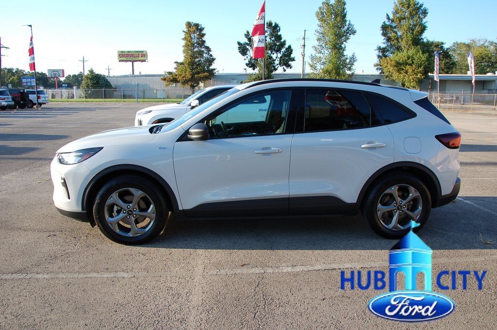 Used 2025 Ford Escape ST-Line FWD image 2