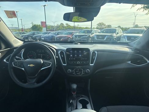 Used 2024 Chevrolet Malibu RS FWD image 22