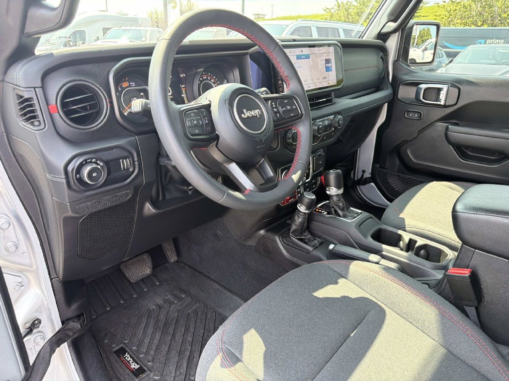 Used 2024 Jeep Wrangler Unlimited Rubicon AWD/4WD image 21