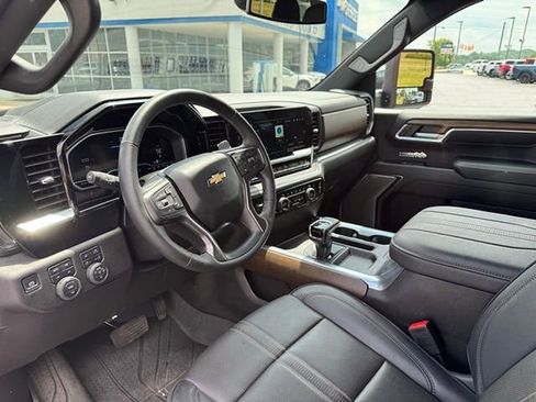 Used 2024 Chevrolet Silverado 1500 High Country w/ High Country Premium Package AWD/4WD image 13