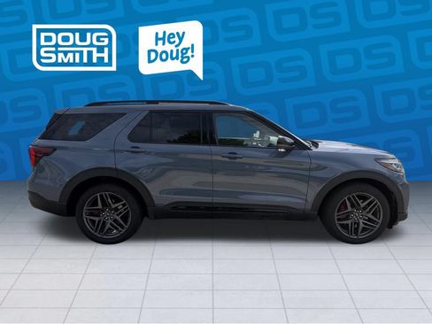 Used 2025 Ford Explorer ST AWD/4WD image 5