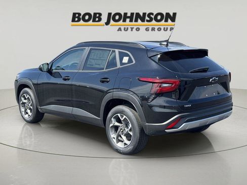 New 2026 Chevrolet Trax LT w/ LT Convenience Package FWD image 5