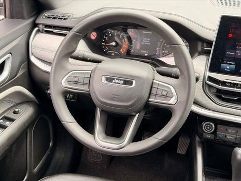 Used 2024 Jeep Compass Latitude AWD/4WD image 17