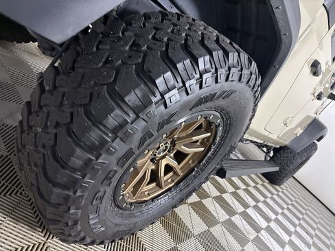 Used 2020 Jeep Gladiator Sport w/ Quick Order Package 24S image 33