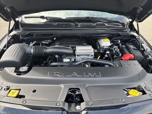 New 2026 RAM 1500 Express AWD/4WD image 11