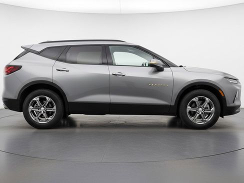 Used 2025 Chevrolet Blazer LT FWD image 11