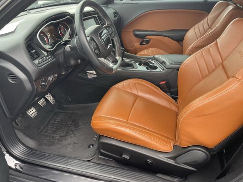 Used 2016 Dodge Challenger SRT w/ Technology Group RWD image 8