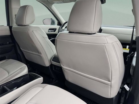 New 2026 Nissan Pathfinder SL image 17