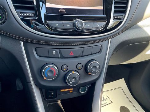 Certified 2022 Chevrolet Trax LT w/ Driver Confidence Package image 31