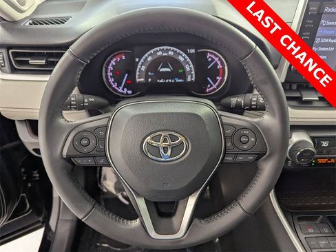 Used 2022 Toyota RAV4 Limited image 18