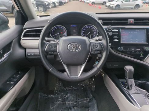 Certified 2018 Toyota Camry SE FWD image 15