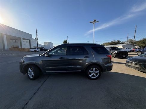 Used 2018 Ford Explorer XLT w/ Equipment Group 202A image 8