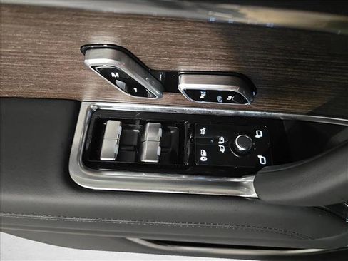 New 2026 Land Rover Range Rover SE image 28