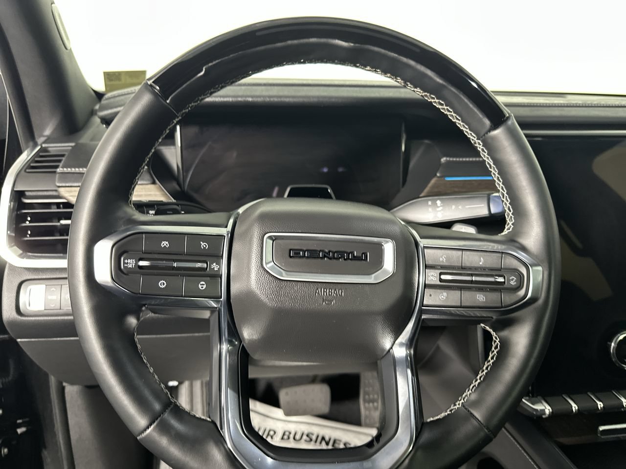 Used 2024 GMC Acadia Denali w/ Super Cruise Package FWD image 5