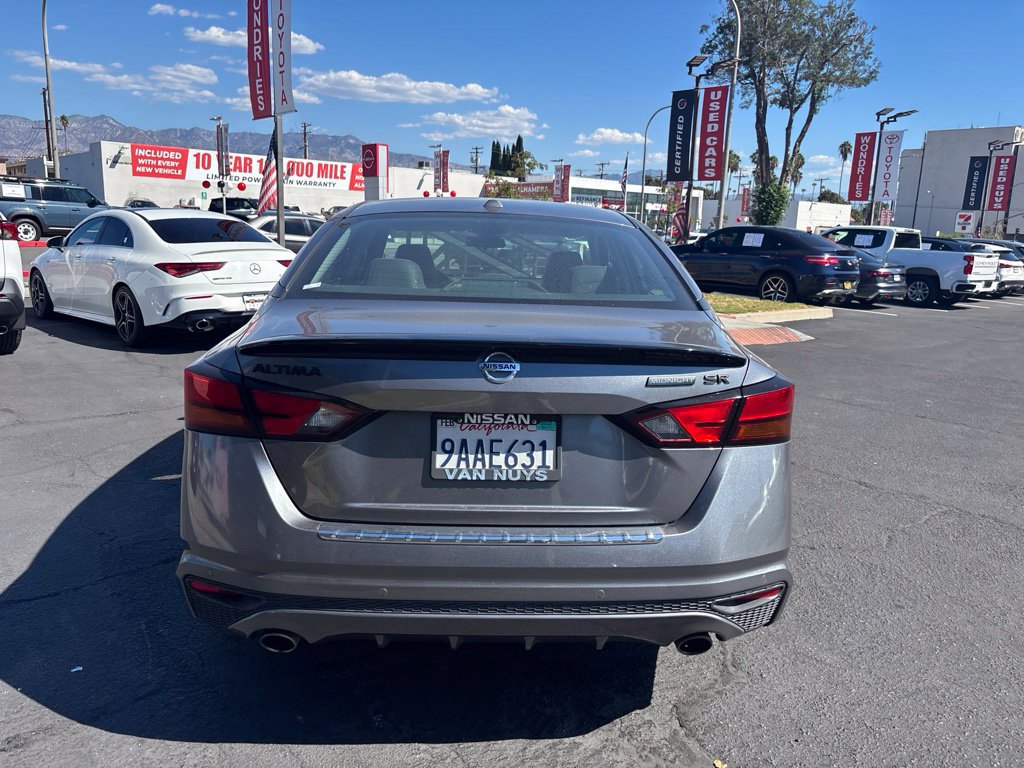 Used 2022 Nissan Altima 2.5 SR w/ Midnight Edition Package FWD image 5