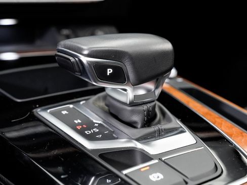 Used 2023 Audi Q5 2.0T Premium w/ Convenience Package image 18