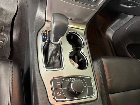 Used 2018 Jeep Grand Cherokee Limited AWD/4WD image 19