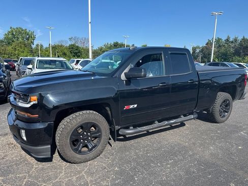Used 2017 Chevrolet Silverado 1500 LT w/ Midnight Edition AWD/4WD image 5