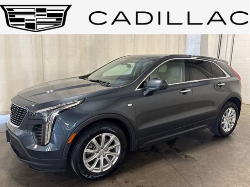 Used 2019 Cadillac XT4 Luxury w/ Cold Weather Package FWD image 1