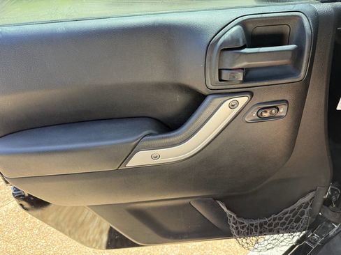 Used 2012 Jeep Wrangler Unlimited Sahara w/ Connectivity Group image 7