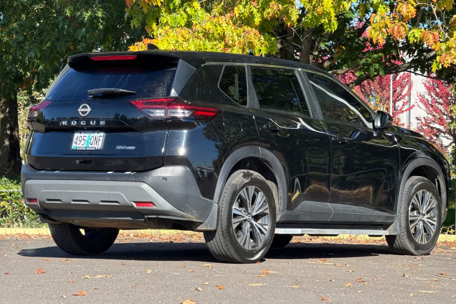 Used 2022 Nissan Rogue SV AWD/4WD image 2