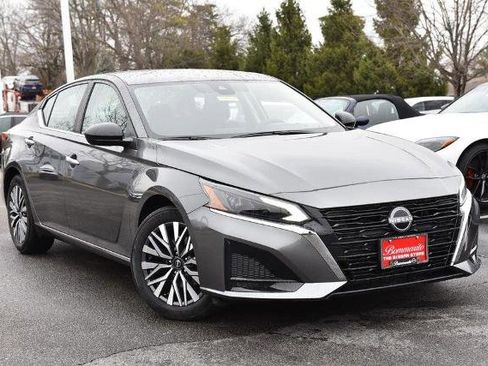 Certified 2025 Nissan Altima 2.5 SV image 2