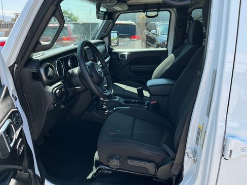 Used 2023 Jeep Wrangler Unlimited AWD/4WD image 14