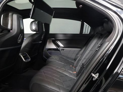 Used 2023 BMW 760i xDrive w/ Executive Package AWD/4WD image 11