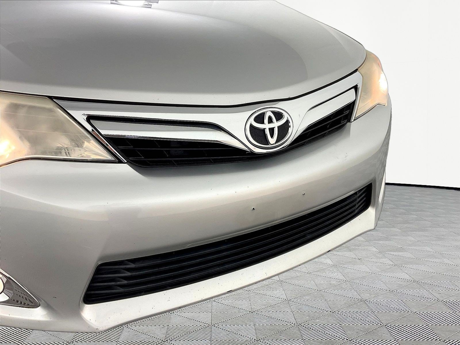 Used 2014 Toyota Camry XLE FWD image 33