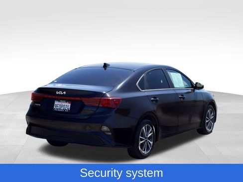 Used 2023 Kia Forte LXS w/ LXS Technology Package FWD image 8